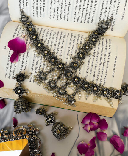 Mathapatti with earrings