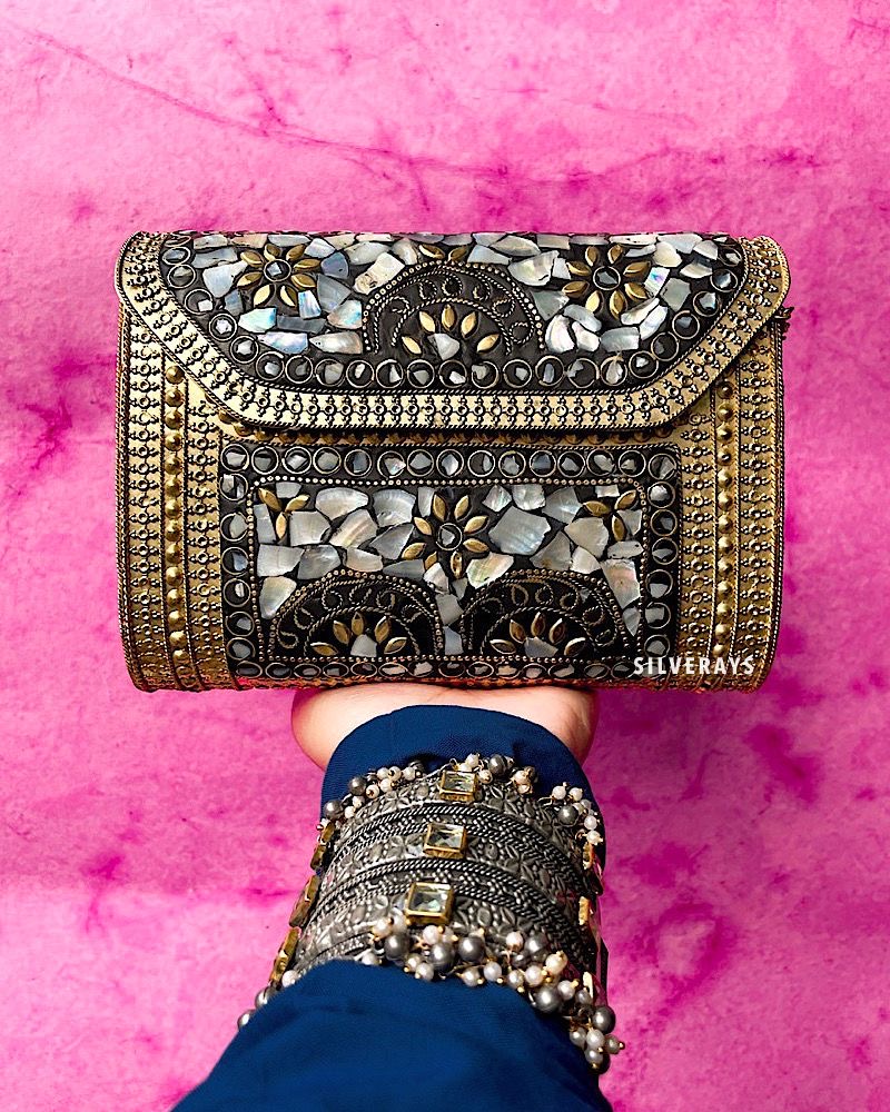 E039C577-41B8-49FB-9A60-4C93368503FF.jpeg Ineet Clutch - Image 1