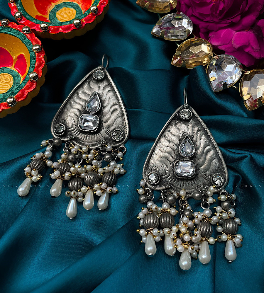 F879F949-7E1B-4562-9B6F-E51EC15CBD30.jpeg Leaf Hook Earrings - Image 1