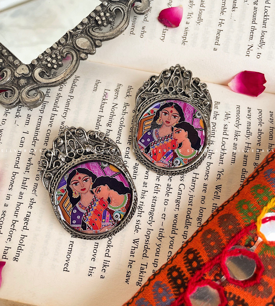 IMG_1879.jpeg Two women studs - Image 1