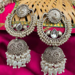 Keerti earrings white