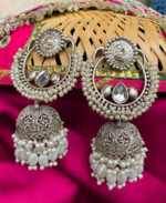 Keerti earrings white