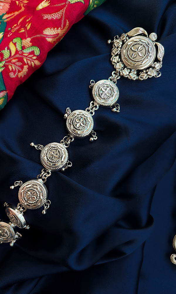 IMG_4767.jpeg Braid Accessory 4 petals - Image 1